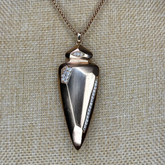 Kendra Scott Staley Arrowhead Pendant Rose Gold Necklace With Crystal Accents - Picture 3 of 13